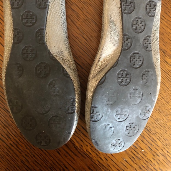 Tory Burch chrome ballet flats - Picture 2 of 3